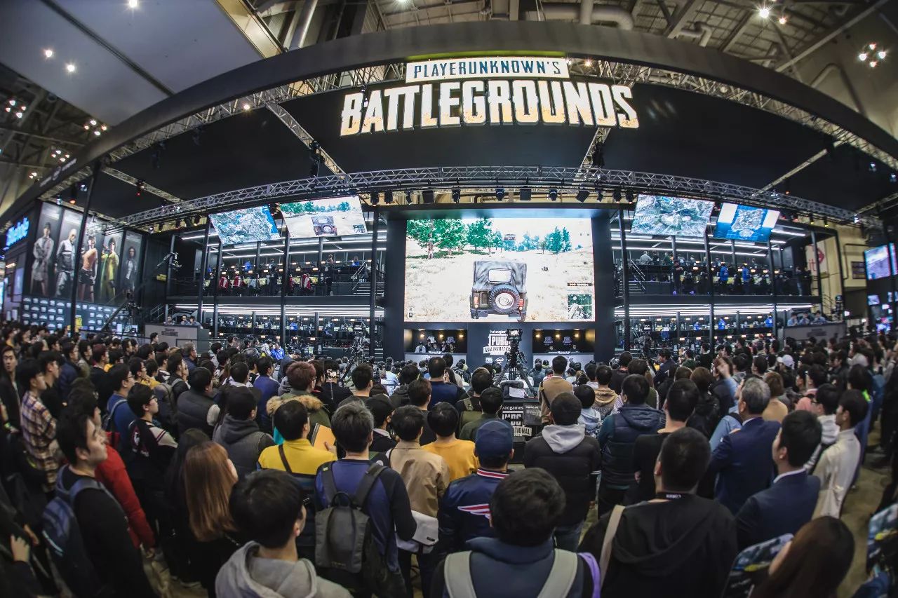 滑雪旅游者 滑雪旅游者