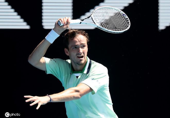 强势表现成 强势表现成